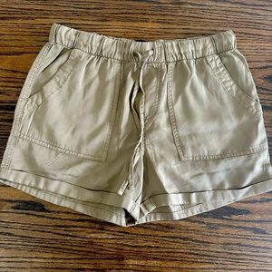 GAP Women’s Pull-on Shorts Drawstring Soft Shorts EUC Size M Khaki